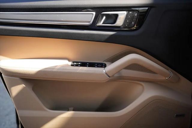 2023 Porsche Cayenne E-Hybrid Platinum Edition