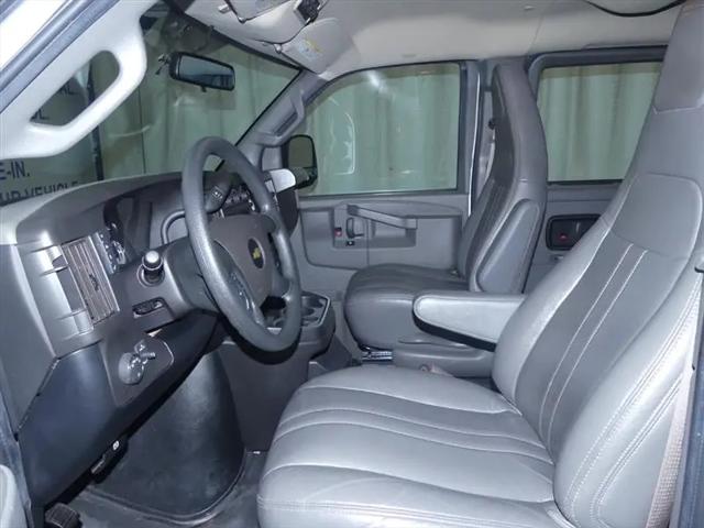 2022 Chevrolet Express Passenger RWD 3500 Extended Wheelbase LS
