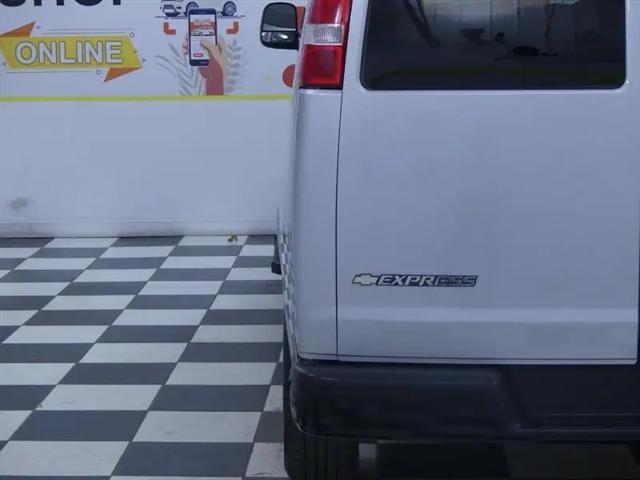 2022 Chevrolet Express Passenger RWD 3500 Extended Wheelbase LS