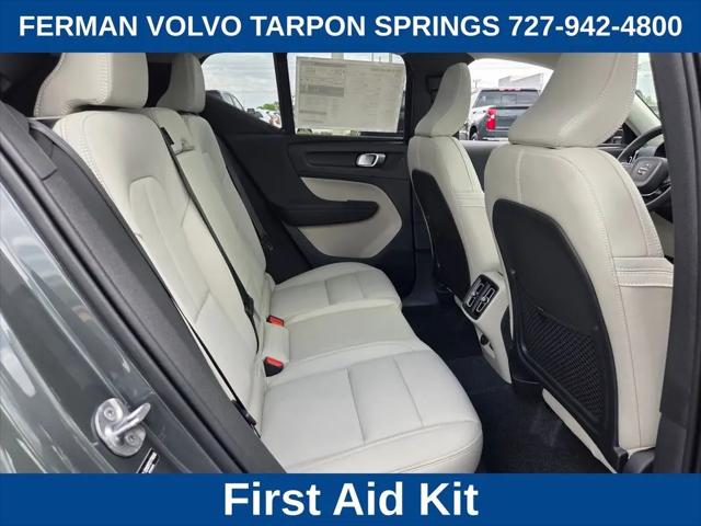 2026 Volvo XC40 Plus, B5 AWD Gas (mild hybrid), Dark