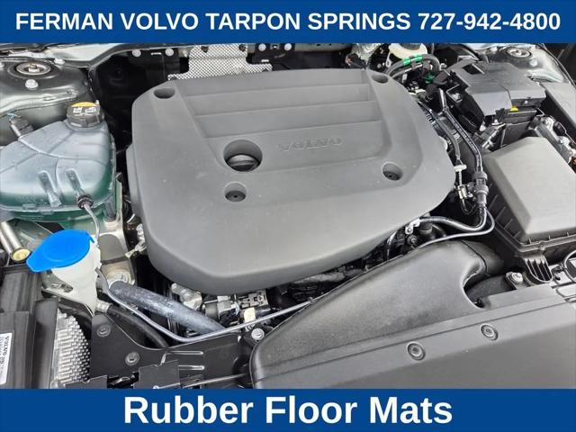 2026 Volvo XC40 Plus, B5 AWD Gas (mild hybrid), Dark