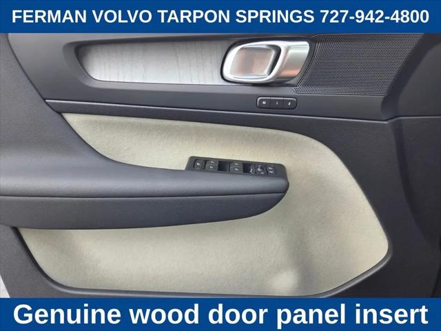 2026 Volvo XC40 Plus, B5 AWD Gas (mild hybrid), Dark