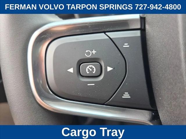 2026 Volvo XC40 Plus, B5 AWD Gas (mild hybrid), Dark