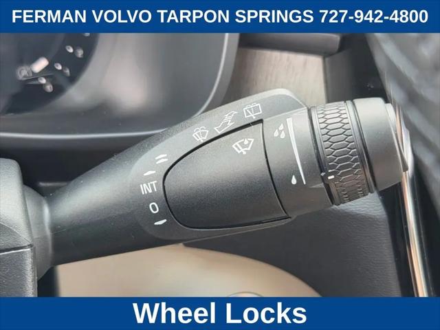 2026 Volvo XC40 Plus, B5 AWD Gas (mild hybrid), Dark
