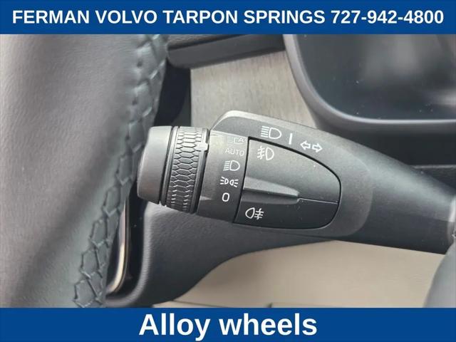 2026 Volvo XC40 Plus, B5 AWD Gas (mild hybrid), Dark