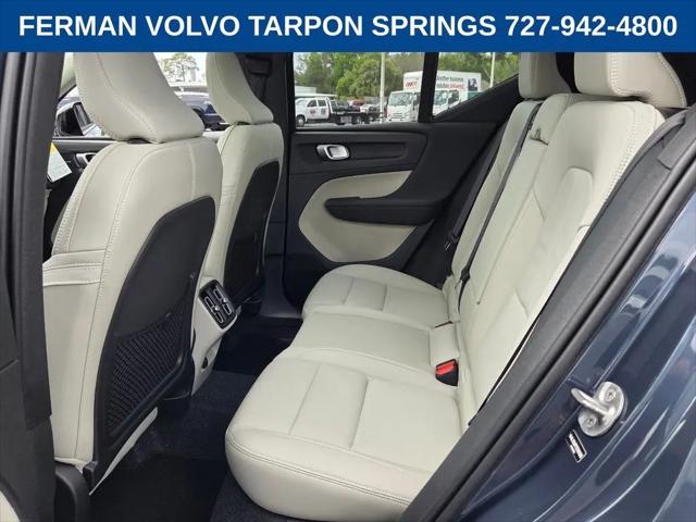 2026 Volvo XC40 Ultra, B5 AWD Gas (mild hybrid), Dark