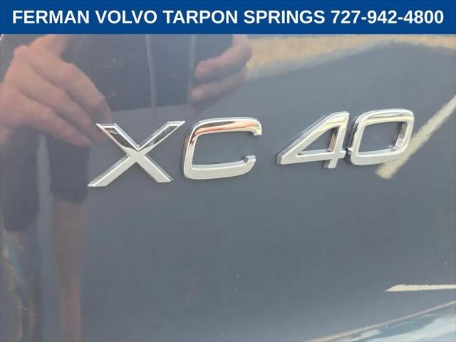 2026 Volvo XC40 Ultra, B5 AWD Gas (mild hybrid), Dark