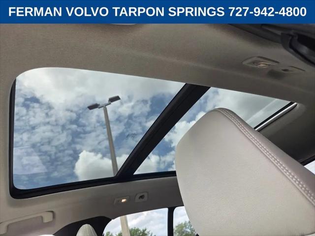 2026 Volvo XC40 Ultra, B5 AWD Gas (mild hybrid), Dark
