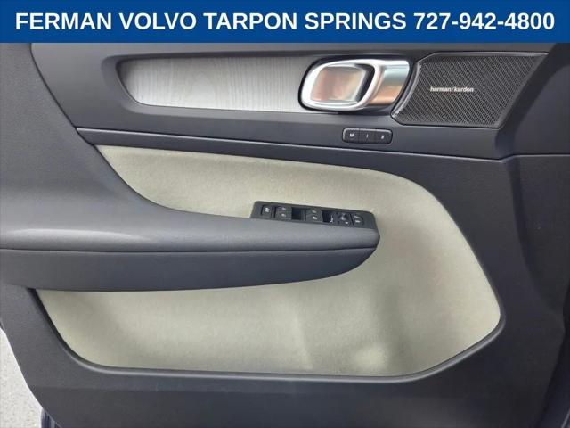 2026 Volvo XC40 Ultra, B5 AWD Gas (mild hybrid), Dark