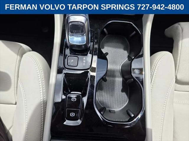 2026 Volvo XC40 Ultra, B5 AWD Gas (mild hybrid), Dark