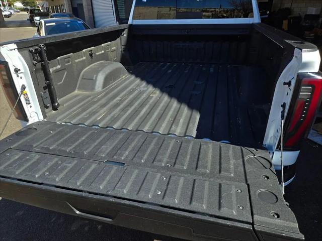 2024 GMC Sierra 2500HD 4WD Crew Cab Standard Bed AT4
