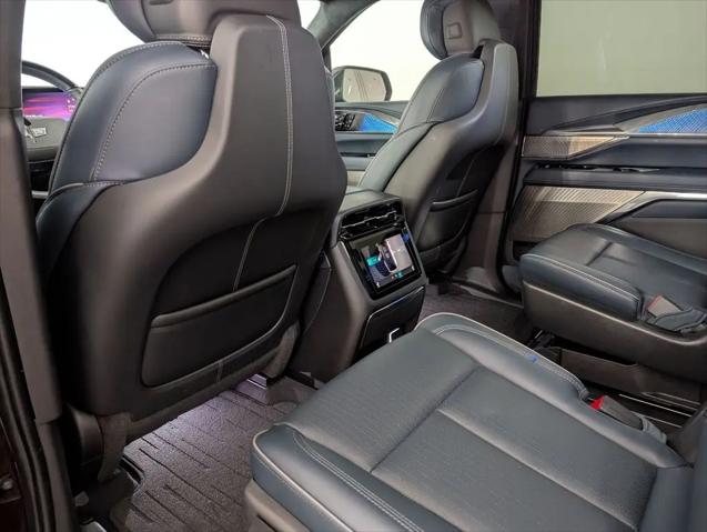 2025 Cadillac Escalade Luxury 2 AWD