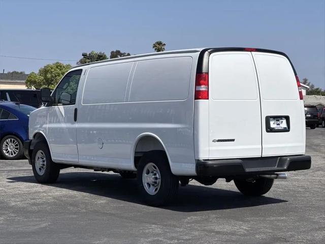 2026 Chevrolet Express Cargo Van 2500 Regular Wheelbase, WT, RWD