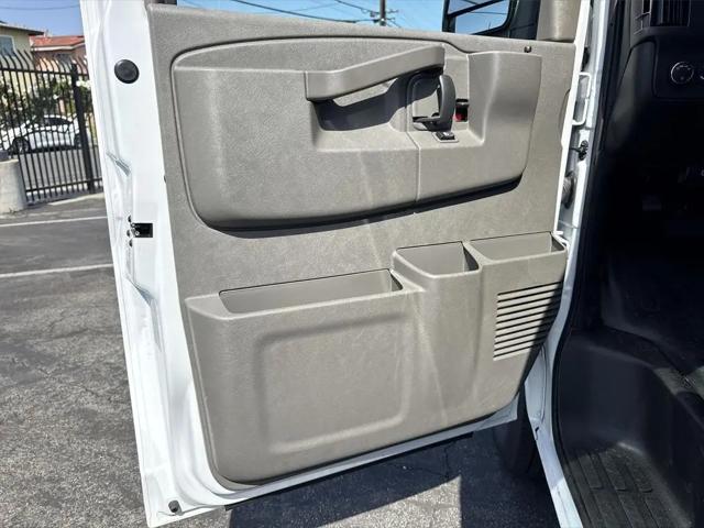 2026 Chevrolet Express Cargo Van 2500 Regular Wheelbase, WT, RWD
