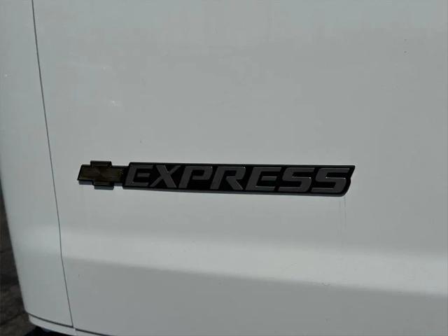 2026 Chevrolet Express Cargo Van 2500 Regular Wheelbase, WT, RWD
