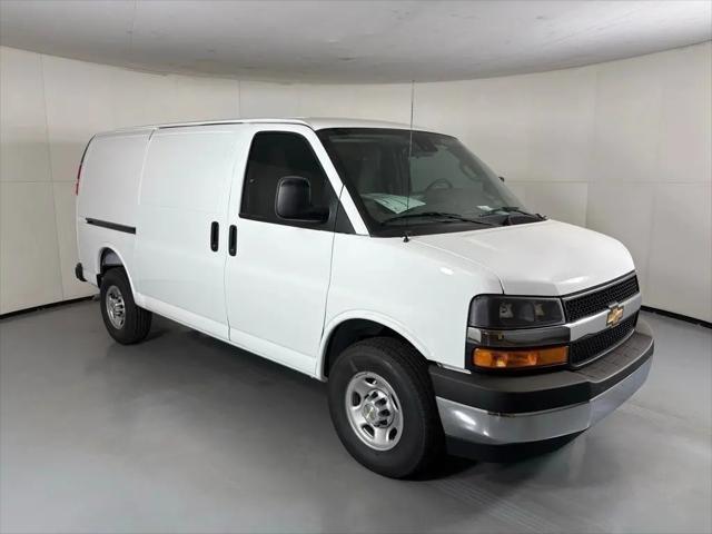2026 Chevrolet Express Cargo Van 2500 Regular Wheelbase, WT, RWD
