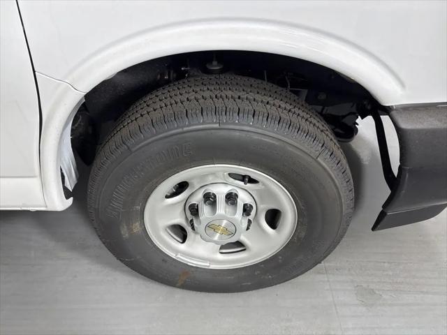 2026 Chevrolet Express Cargo Van 2500 Regular Wheelbase, WT, RWD
