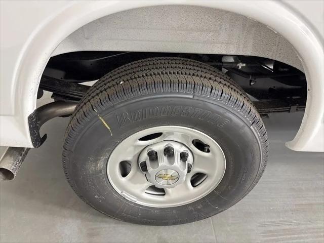 2026 Chevrolet Express Cargo Van 2500 Regular Wheelbase, WT, RWD