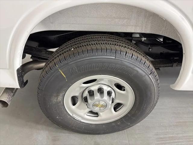 2026 Chevrolet Express Cargo Van 2500 Regular Wheelbase, WT, RWD