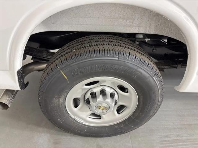 2026 Chevrolet Express Cargo Van 2500 Regular Wheelbase, WT, RWD