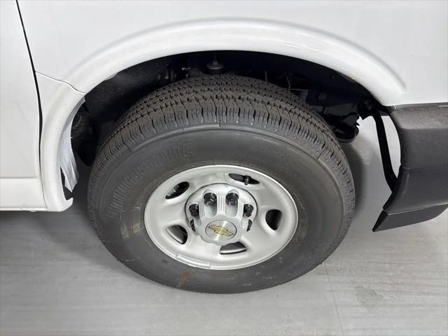2026 Chevrolet Express Cargo Van 2500 Regular Wheelbase, WT, RWD