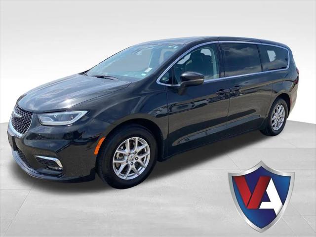2023 Chrysler Pacifica Touring L for sale in Junction City, KS