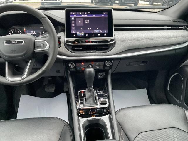 2023 Jeep Compass Latitude Lux FWD