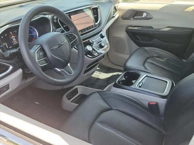 2024 Chrysler Pacifica Hybrid Select