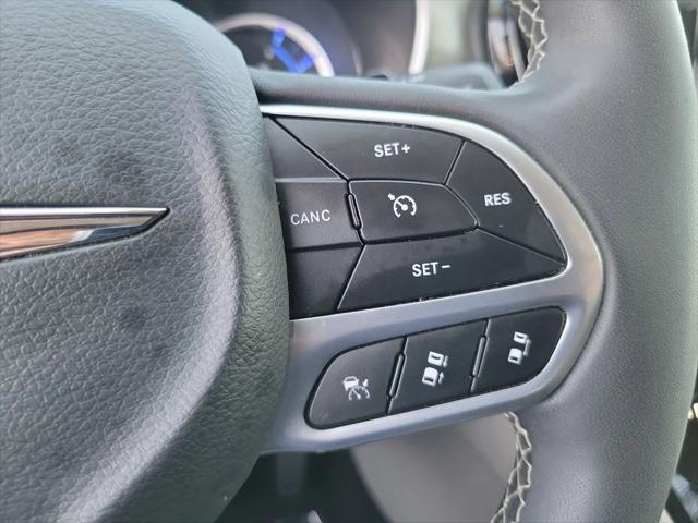 2024 Chrysler Pacifica Hybrid Select