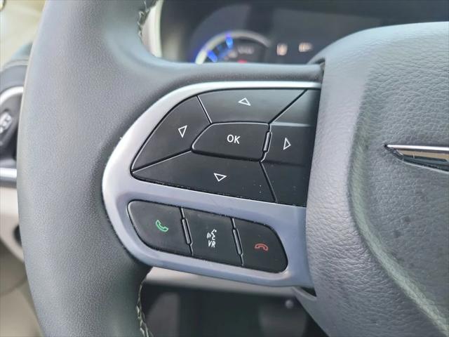2024 Chrysler Pacifica Hybrid Select