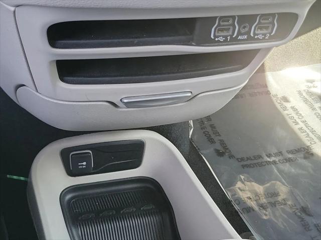 2024 Chrysler Pacifica Hybrid Select