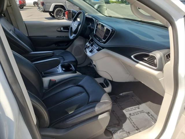 2024 Chrysler Pacifica Hybrid Select