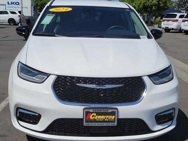 2024 Chrysler Pacifica Hybrid Select