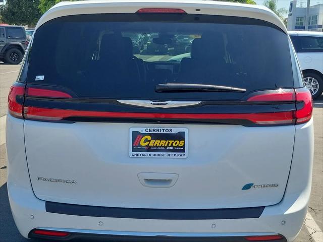 2024 Chrysler Pacifica Hybrid Select