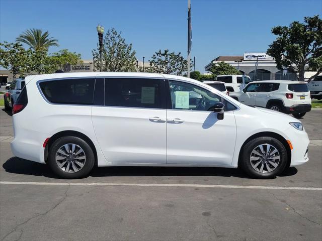 2024 Chrysler Pacifica Hybrid Select