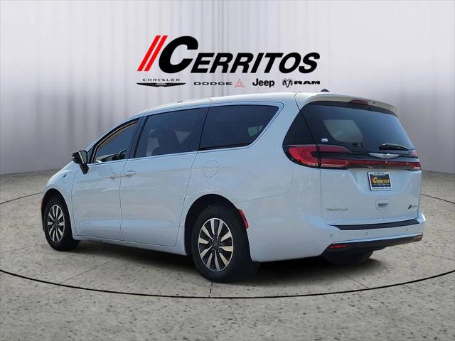 2024 Chrysler Pacifica Hybrid Select