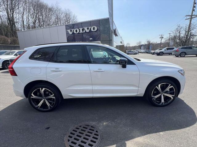 2024 Volvo XC60 B5 Ultimate Dark Theme