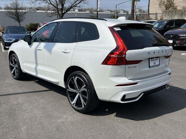 2024 Volvo XC60 B5 Ultimate Dark Theme