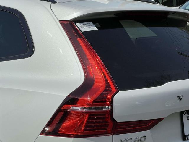 2024 Volvo XC60 B5 Ultimate Dark Theme