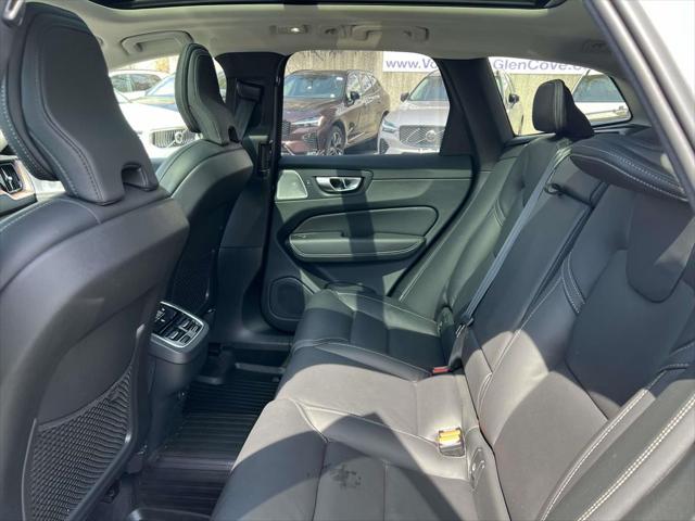 2024 Volvo XC60 B5 Ultimate Dark Theme