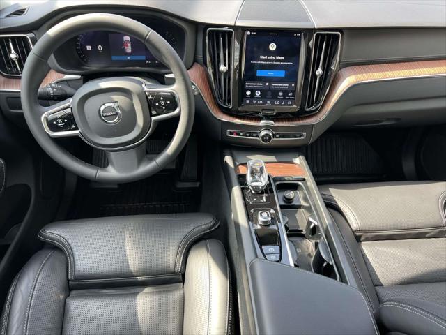 2024 Volvo XC60 B5 Ultimate Dark Theme