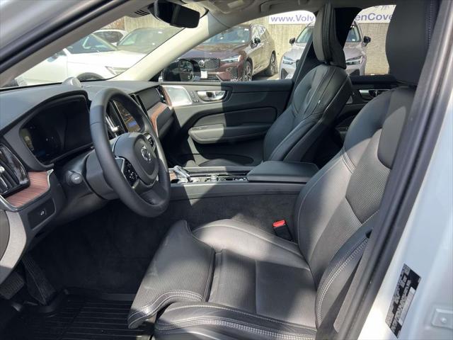 2024 Volvo XC60 B5 Ultimate Dark Theme