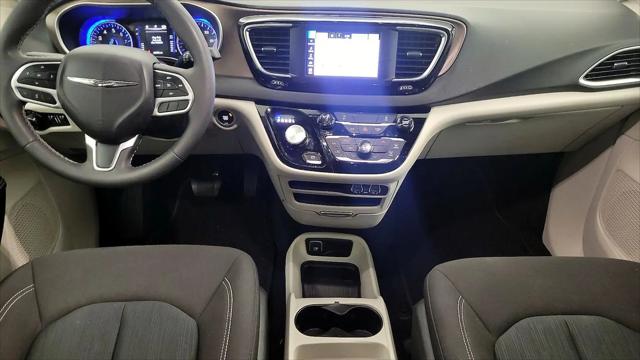 2024 Chrysler Voyager LX