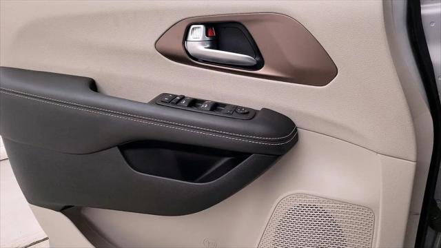2024 Chrysler Voyager LX