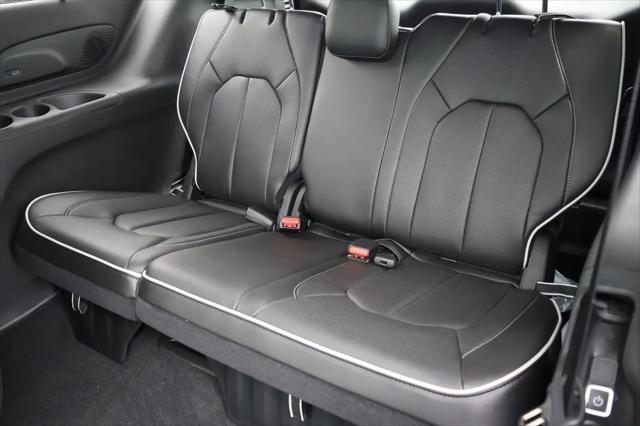 2027 Chrysler Pacifica Limited AWD