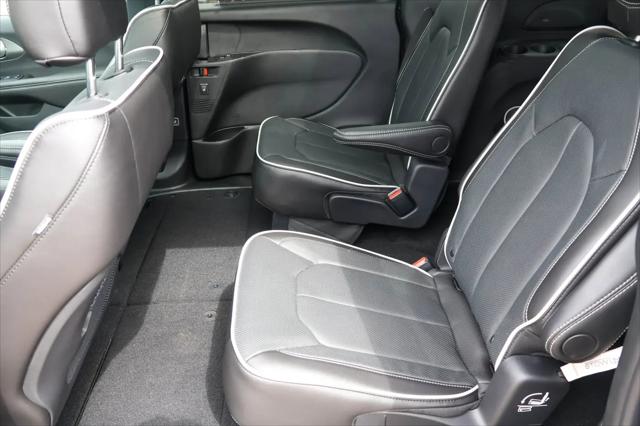 2027 Chrysler Pacifica Limited AWD