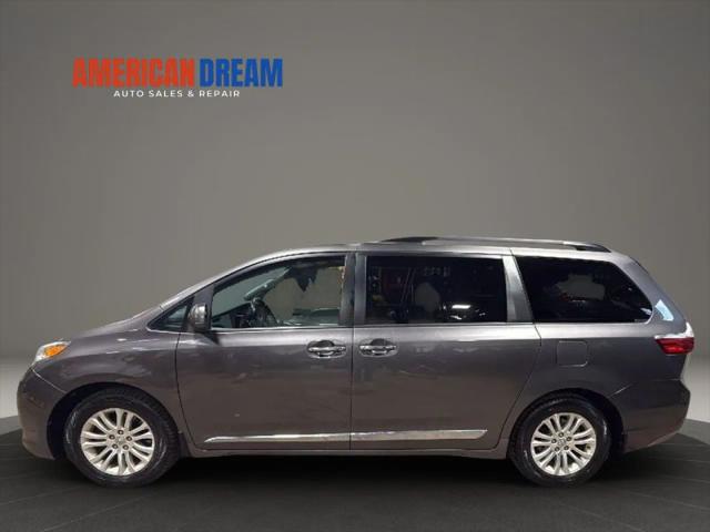 2017 Toyota Sienna XLE 8 Passenger