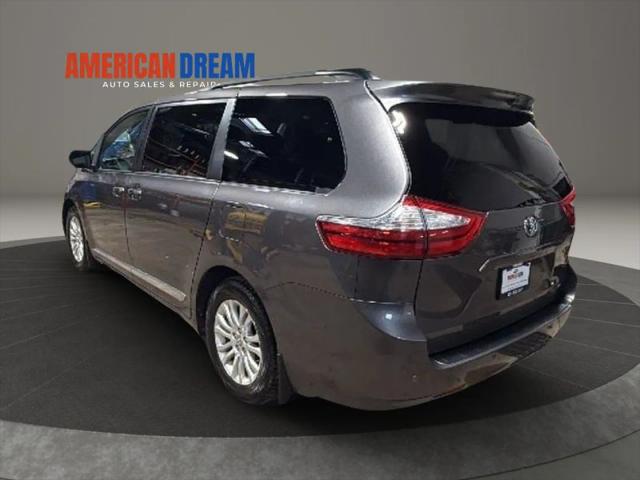 2017 Toyota Sienna XLE 8 Passenger