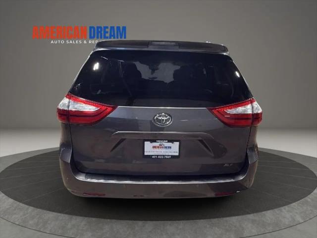 2017 Toyota Sienna XLE 8 Passenger