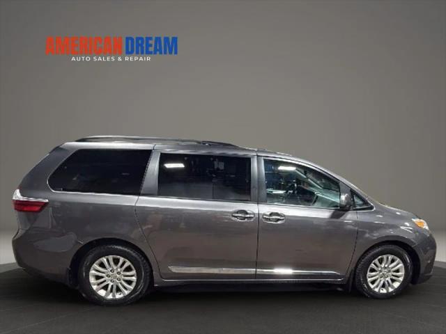 2017 Toyota Sienna XLE 8 Passenger